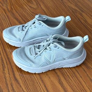 Women’s Vionic Walk Max Light Blue Sneakers, Size 8 Wide